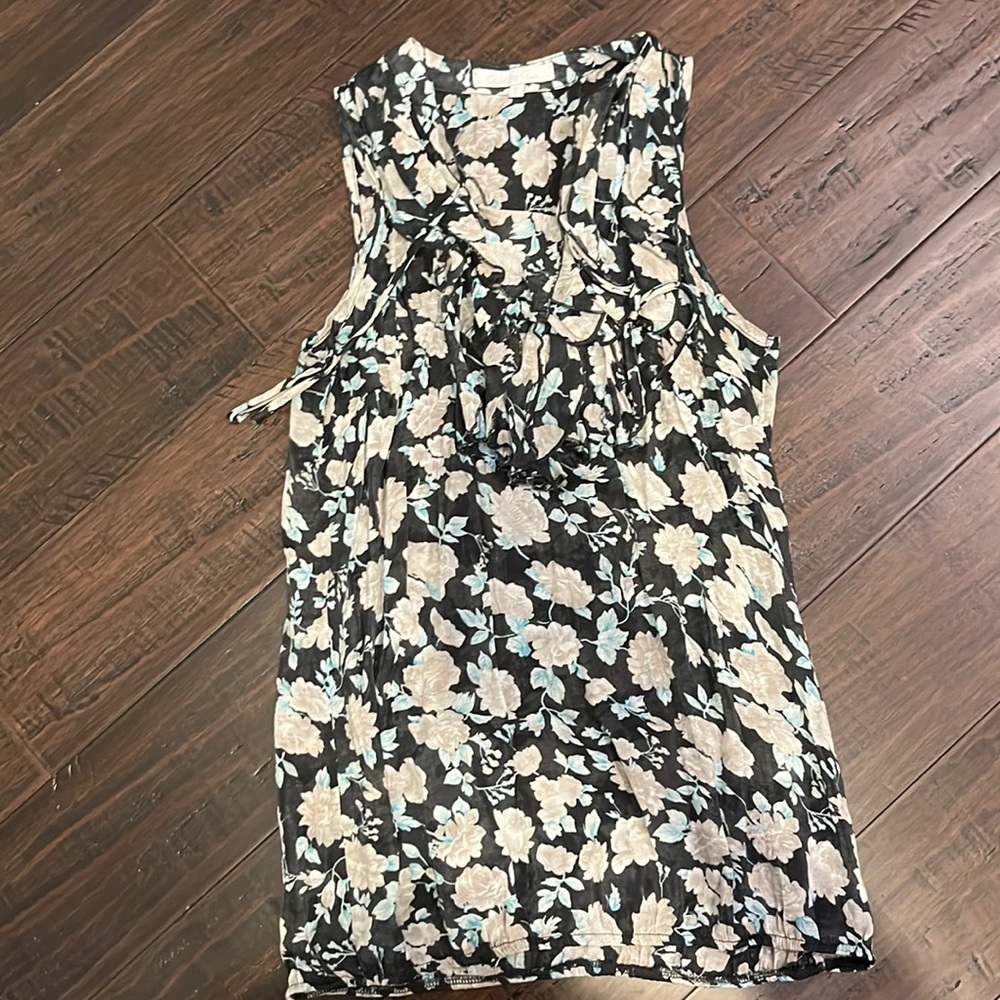 Sleeveless blouse